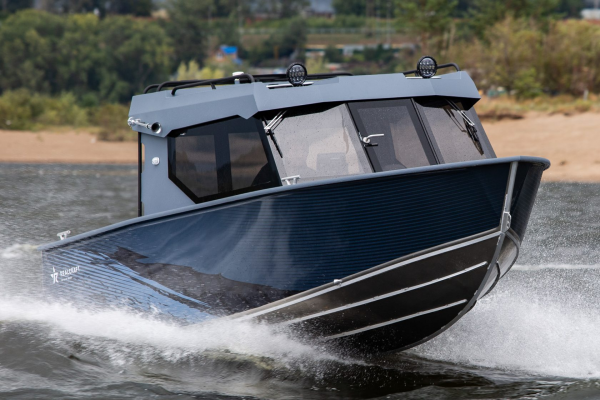 Моторная лодка Realcraft 600 Cabin